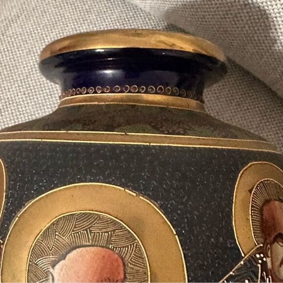 Satsuma Ware 8 Imperial Heads Large 15” Tall Vase - Picture 9 of 16